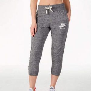 Nike Womens Grey Crop Logo Sweatpants - Size Medium - Heather Grey